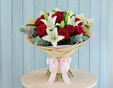 Букет цветов из:  Лилии и Розы в Балтийске