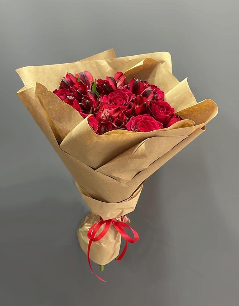 Букет цветов из: Альстромерии и Розы в Балтийске