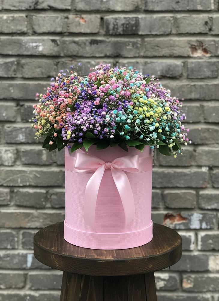 Цветочная композиция из Гипсофила и Розы в шляпной коробке в Балтийске