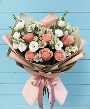 Букет цветов из:  Розы, Альстромерии и Лизиантусы в Балтийске