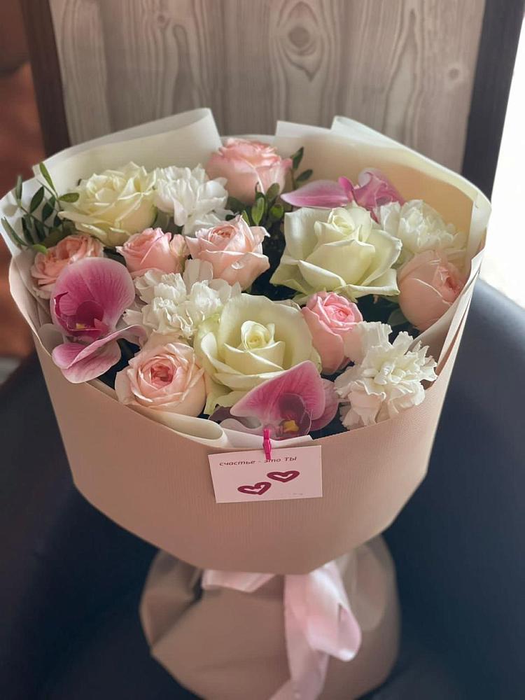 Букет цветов из: Орхидеи, Розы и Гвоздики в Балтийске