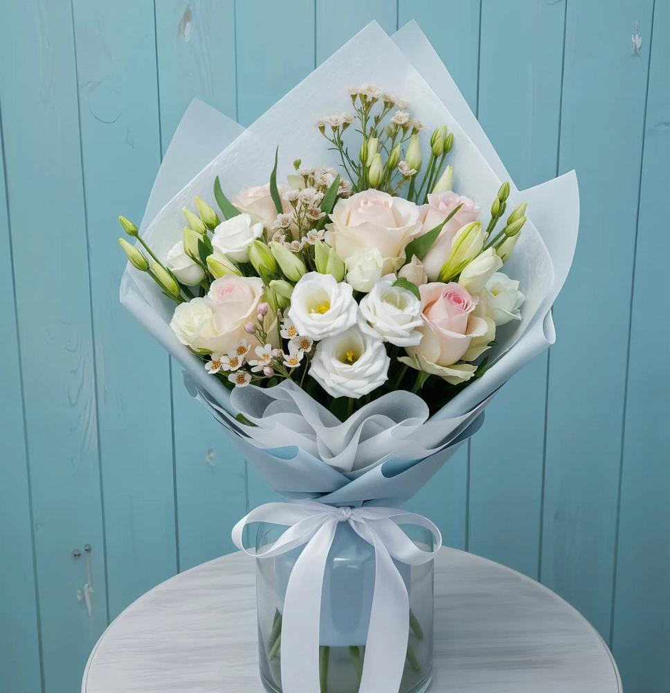 Букет цветов из: Розы и Лизиантусы в Балтийске