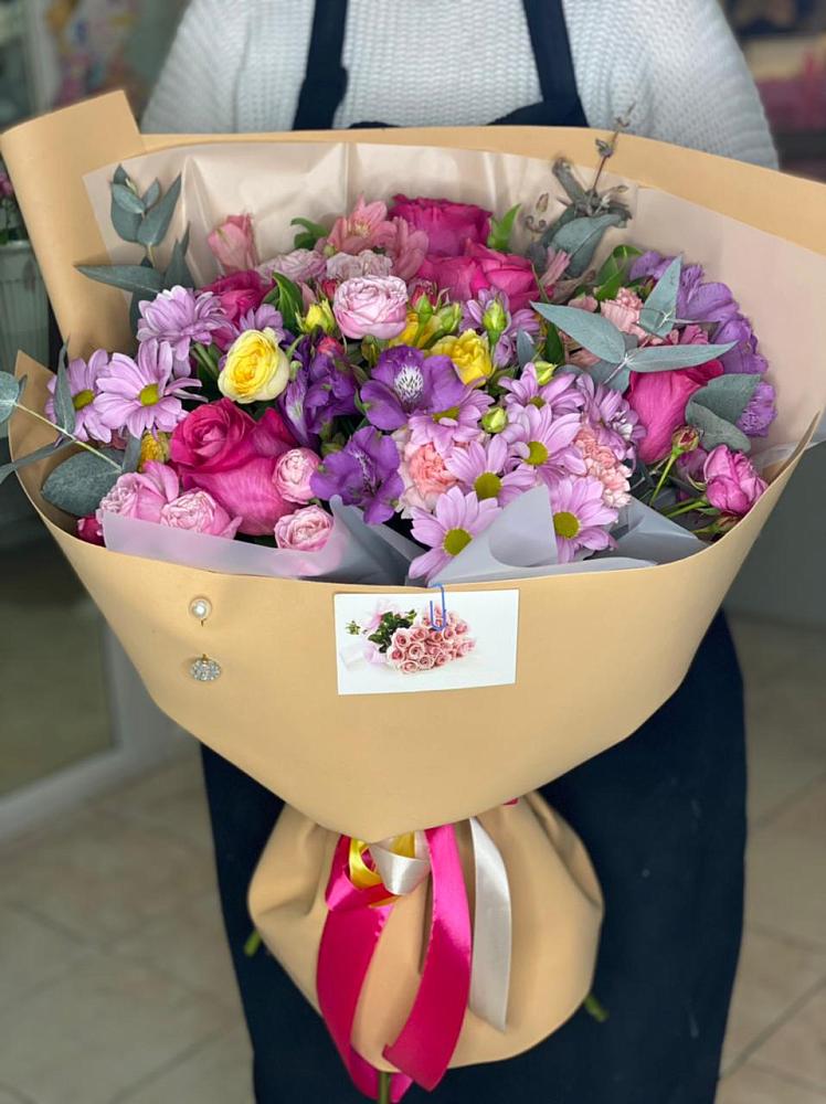 Букет цветов из: Хризантемы, Гвоздики и Альстромерии в Балтийске