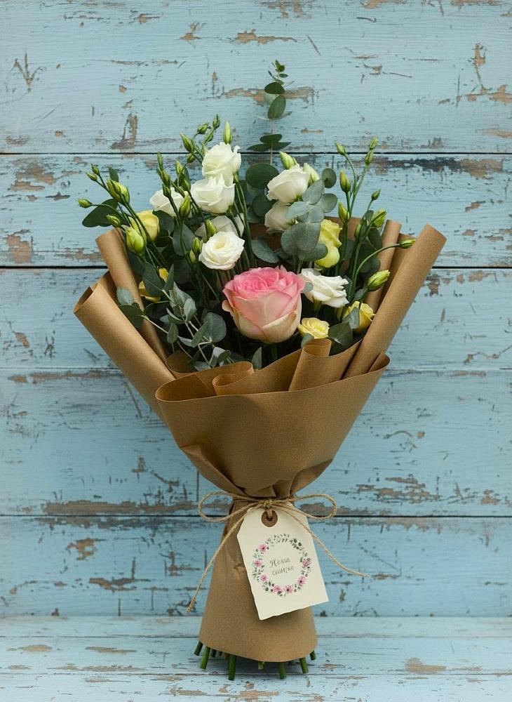 Букет цветов из: Розы и Лизиантусы в Балтийске