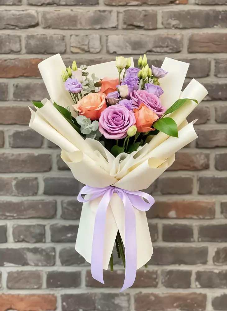 Букет цветов из: Лизиантусы и Розы в Балтийске