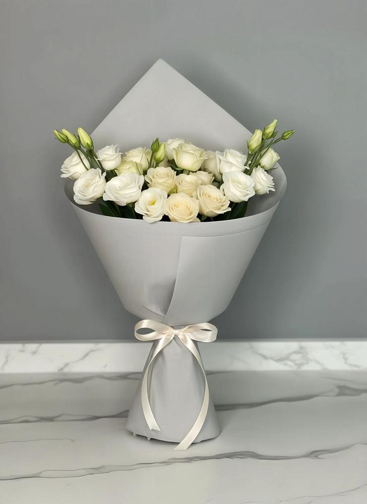 Букет цветов из: Розы и Лизиантусы в Балтийске