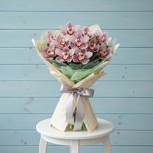 Букет цветов из:  Орхидеи и Розы в Балтийске