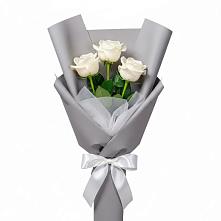 Букет 3 белые розы в Балтийске