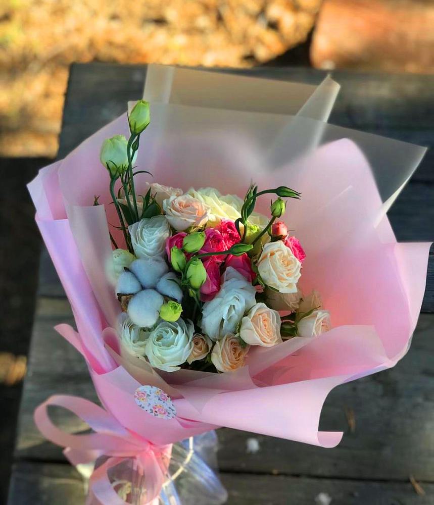 Букет цветов из: Розы и Лизиантусы в Балтийске