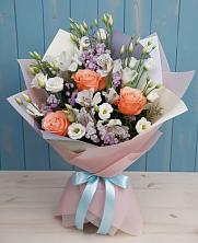 Букет цветов из:  Лизиантусы, Розы, Альстромерии и Гипсофила в Балтийске