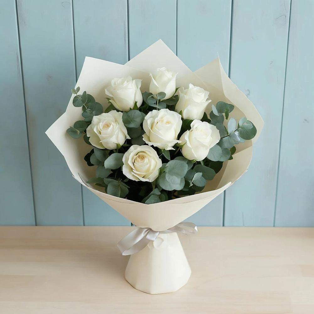 Букет Белые розы в Эвкалипте в Балтийске