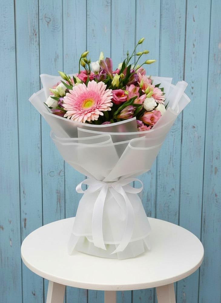 Букет цветов из: Герберы, Альстромерии и Лизиантусы в Балтийске