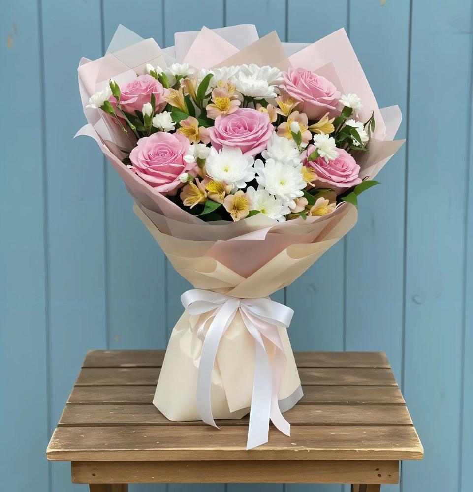 Букет цветов из: Гвоздики, Орхидеи и Розы в Балтийске