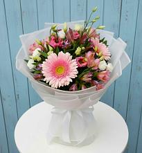 Букет цветов из:  Герберы, Альстромерии и Лизиантусы в Балтийске