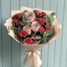 Букет цветов из:  Гвоздики и Розы в Балтийске
