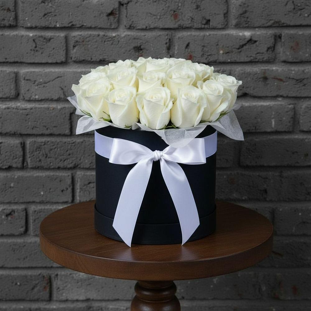 Цветочная композиция из Розы в шляпной коробке в Балтийске