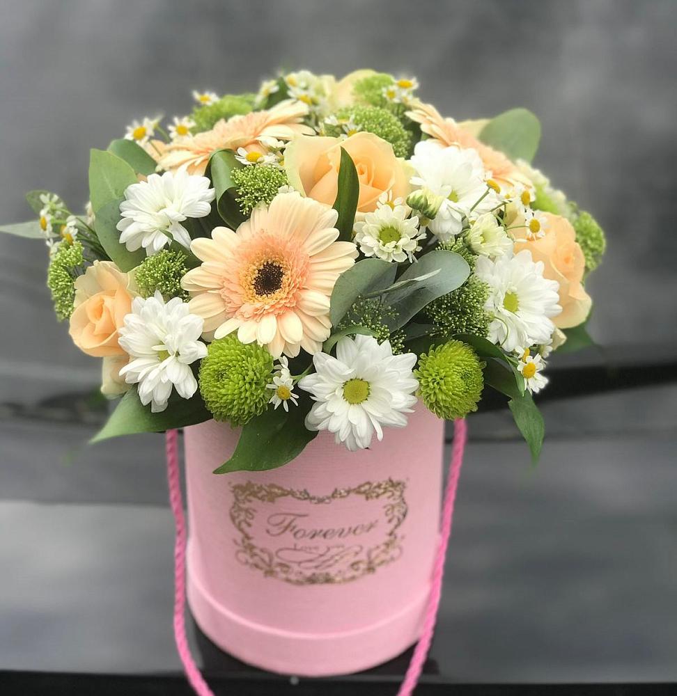 Цветочная композиция из Розы, Герберы и Хризантемы в шляпной коробке в Балтийске