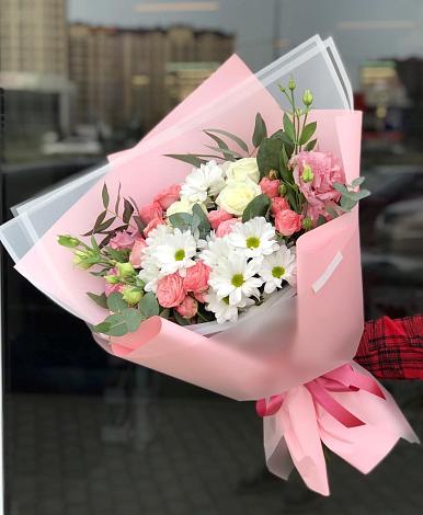 Букет цветов из: Розы, Лизиантусы и Хризантемы в Балтийске