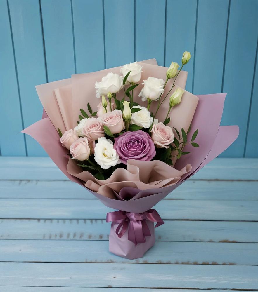 Букет цветов из: Розы и Лизиантусы в Балтийске